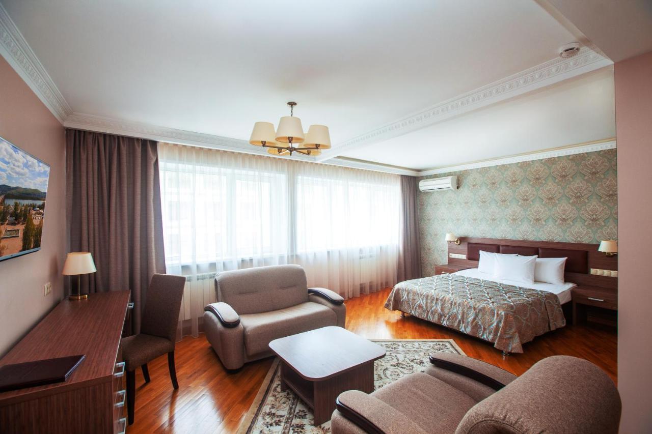 Hotel Krasnoyarsk Bagian luar foto